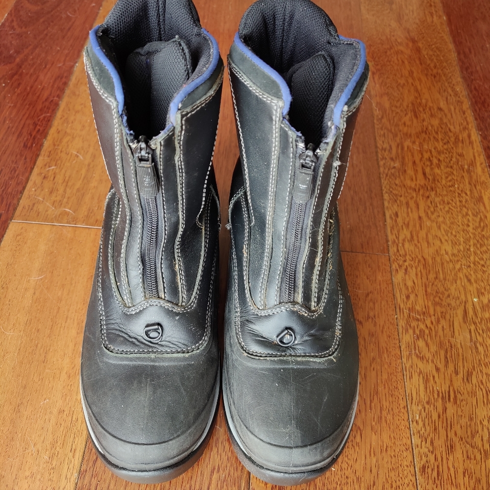 Men's size 9 Land's End black with blue snow boots